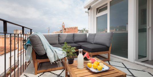 Casa con licencia turística en el centro de Tossa de Mar, a 2 minutos de la playa, con terraza y garaje